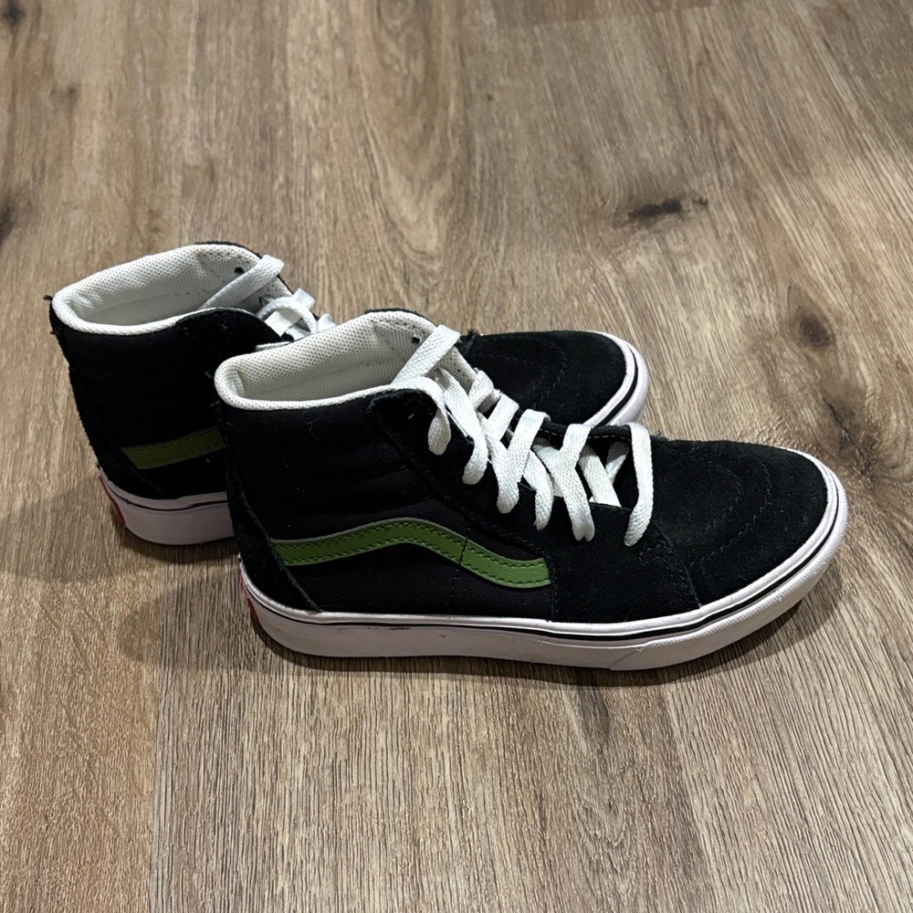 Vans Kids High-Top Sneakers in Black with Green Stripe